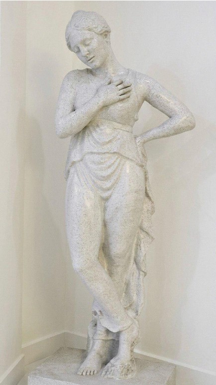 Estatua femenina clásica